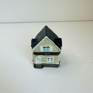 Pampered Chef 2004 Heritage Home Trinket Box